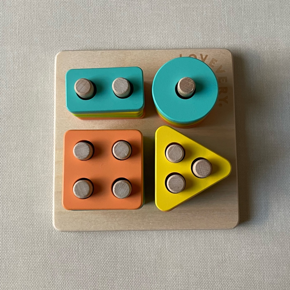 Lovevery Sort & Stack Peg Puzzle Month 28-30